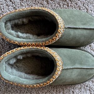 UGG Tasman size 6